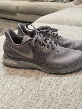 Nike Women’s Gray Low-Profile Running Sneakers